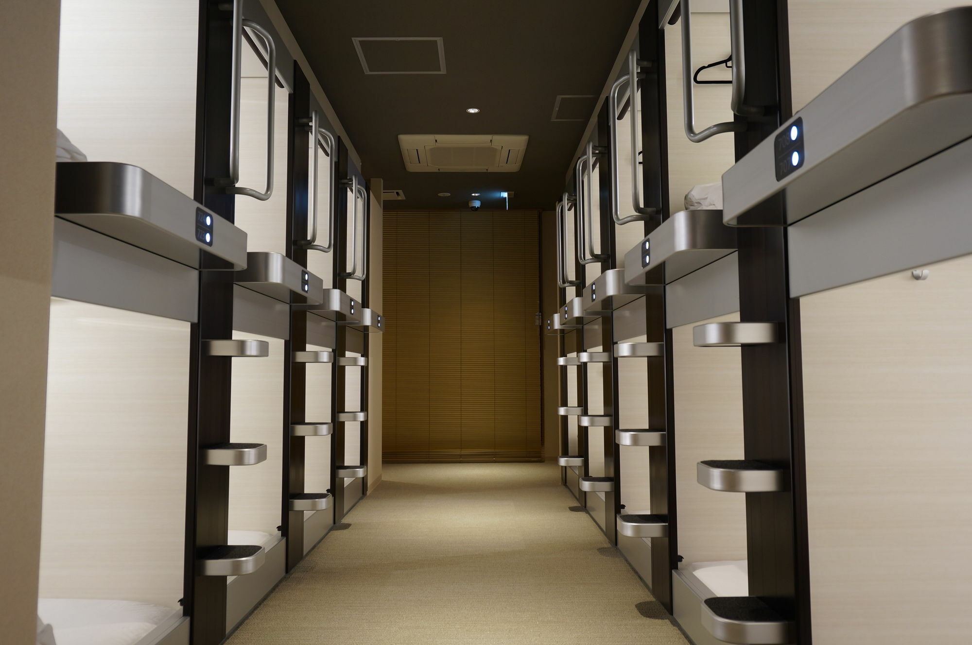 Capsule hotel Ekimae Bay